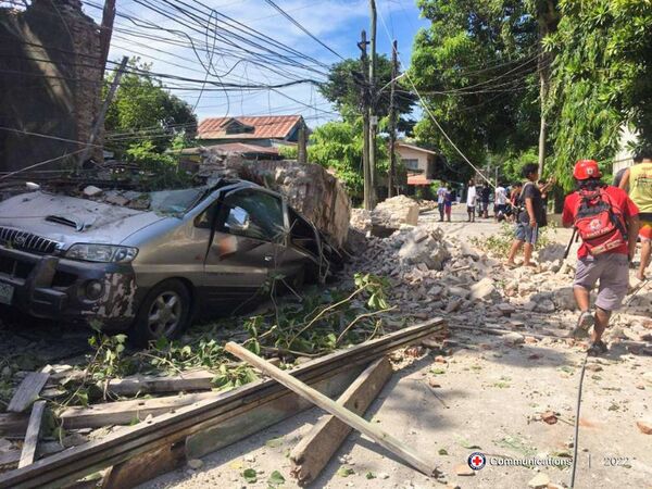 Filipinler&#x27;in başkenti Manila&#x27;dan da hissedilen deprem nedeniyle en az 2 hastane boşaltıldı. - Sputnik Türkiye