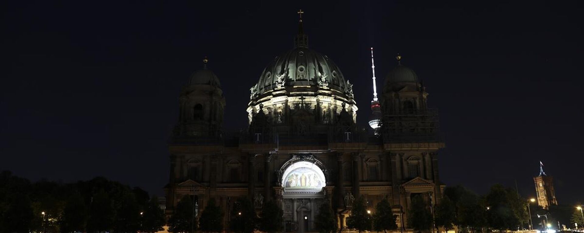 Berlin'de enerji tasarrufu için 200 yapı gece ışıklandırılmayacak - Sputnik Türkiye, 1920, 12.08.2022