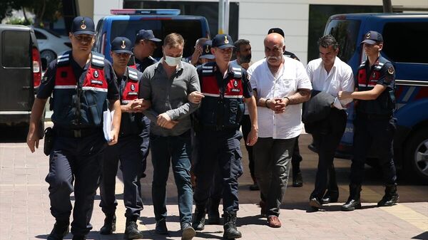 Antalya'da kendilerini 'istihbaratçı' olarak tanıtan 5 zanlıdan 4'ü tutuklandı - Sputnik Türkiye