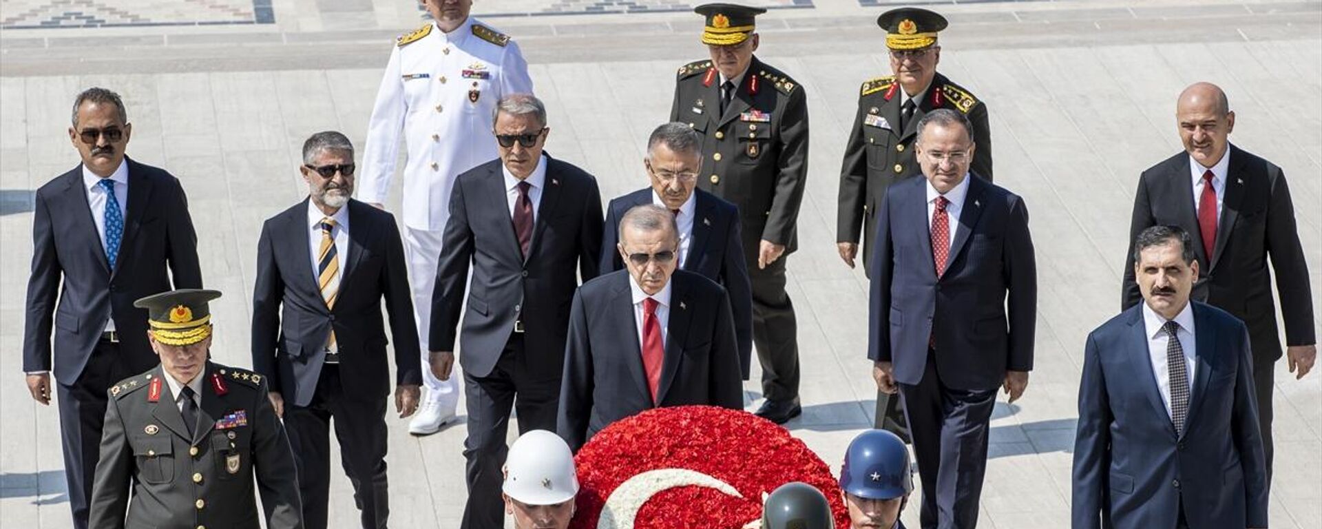 Cumhurbaşkanı Erdoğan başkanlığındaki YAŞ üyeleri Anıtkabir'i ziyaret etti - Sputnik Türkiye, 1920, 04.08.2022