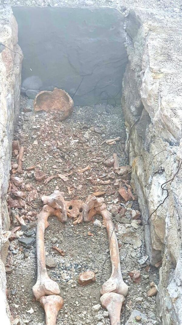 30 yıl önce vefat eden kuzeninin mezarını ararken bin 500 yıllık Bizans mezarını buldu - Sputnik Türkiye