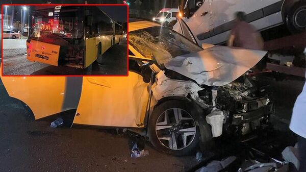 İstanbul Arnavutköy'de trafik ışıklarında İETT otobüsü, panelvan araç ve otomobile çarptı. Kazada otomobil içerisinde sıkışan hamile kadın yaralandı. - Sputnik Türkiye