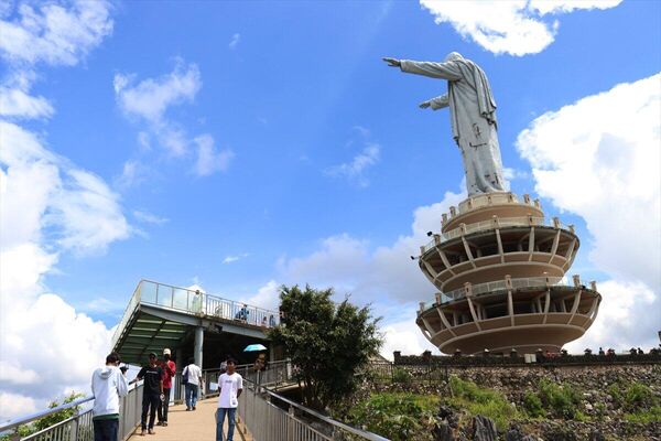 Dünyanın en büyük Hz. İsa heykeli Endonezya'da - Sputnik Türkiye