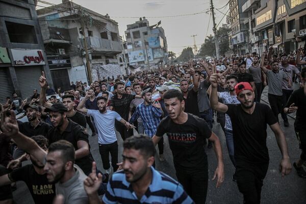 İsrail'in Gazze Şeridi'ne düzenlediği saldırılarda, biri çocuk 10 kişi hayatını kaybetti, 55 kişi yaralandı. Saldırı sonucu hayatını kaybeden 4 Filistinli için Gazze kentinde cenaze töreni düzenlendi. Cenazeye çok sayıda kişi katıldı.
 - Sputnik Türkiye