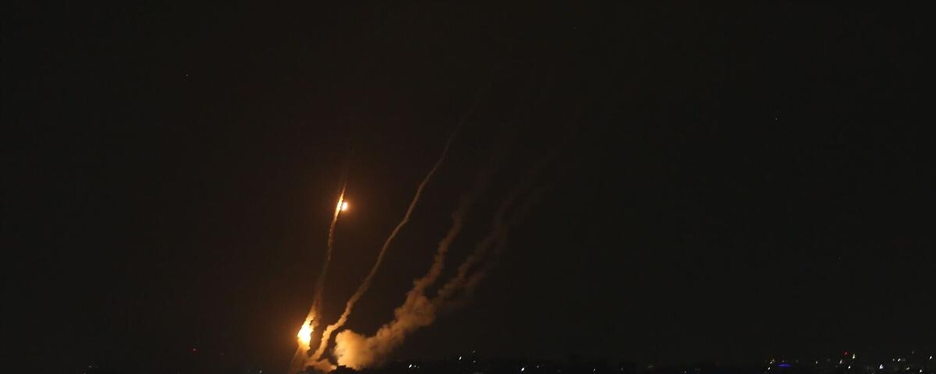İsrail ordusunun Gazze'ye yönelik hava saldırılarını sürdürmesi üzerine Gazze'deki direniş grupları, roketlerle karşılık verdi.
 - Sputnik Türkiye, 1920, 05.08.2022