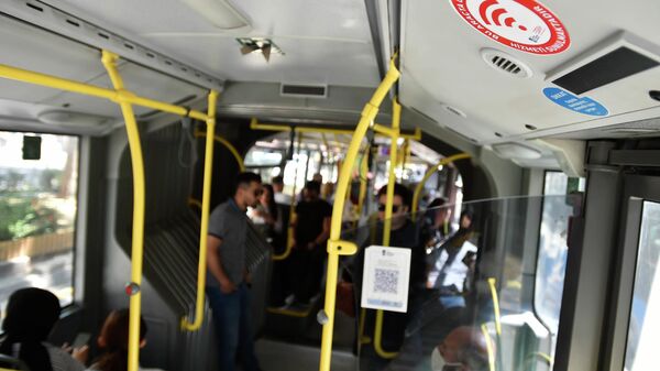 Ankara Büyükşehir Belediye Başkanı Mansur Yavaş’ın ‘temel insan hakkı’ olarak nitelendirdiği ücretsiz internet hizmeti şimdi de EGO otobüslerinde hayata geçiyor. - Sputnik Türkiye