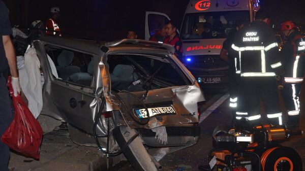 Ordu'da tünelde yolcu otobüsü ile otomobilin çarpıştığı trafik kazasında 2 kişi hayatını kaybetti, 1 kişi yaralandı. - Sputnik Türkiye