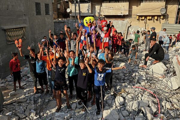 Gönüllü palyaçolar, Gazzeli çocukların yüzünü güldürdü - Sputnik Türkiye