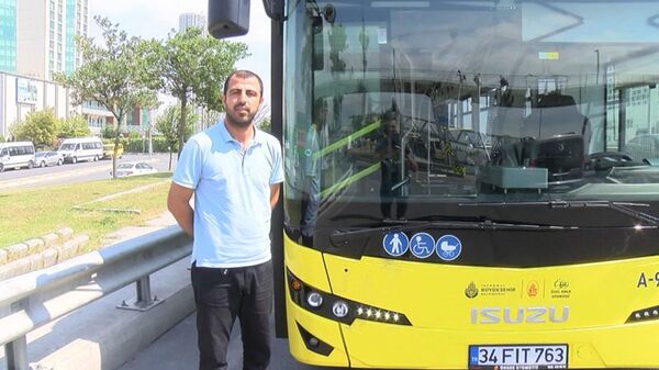 Silivri-Avcılar arasında sefer yapan 303A hat sayılı otobüs şoförü Mehmet Karadeniz, - Sputnik Türkiye