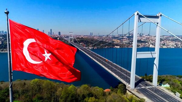 Karayolları Genel Müdürlüğü (KGM), İstanbul'da bulunan Fatih Sultan Mehmet Köprüsü'nde asfalt çalışması yapılacağını duyurdu. - Sputnik Türkiye