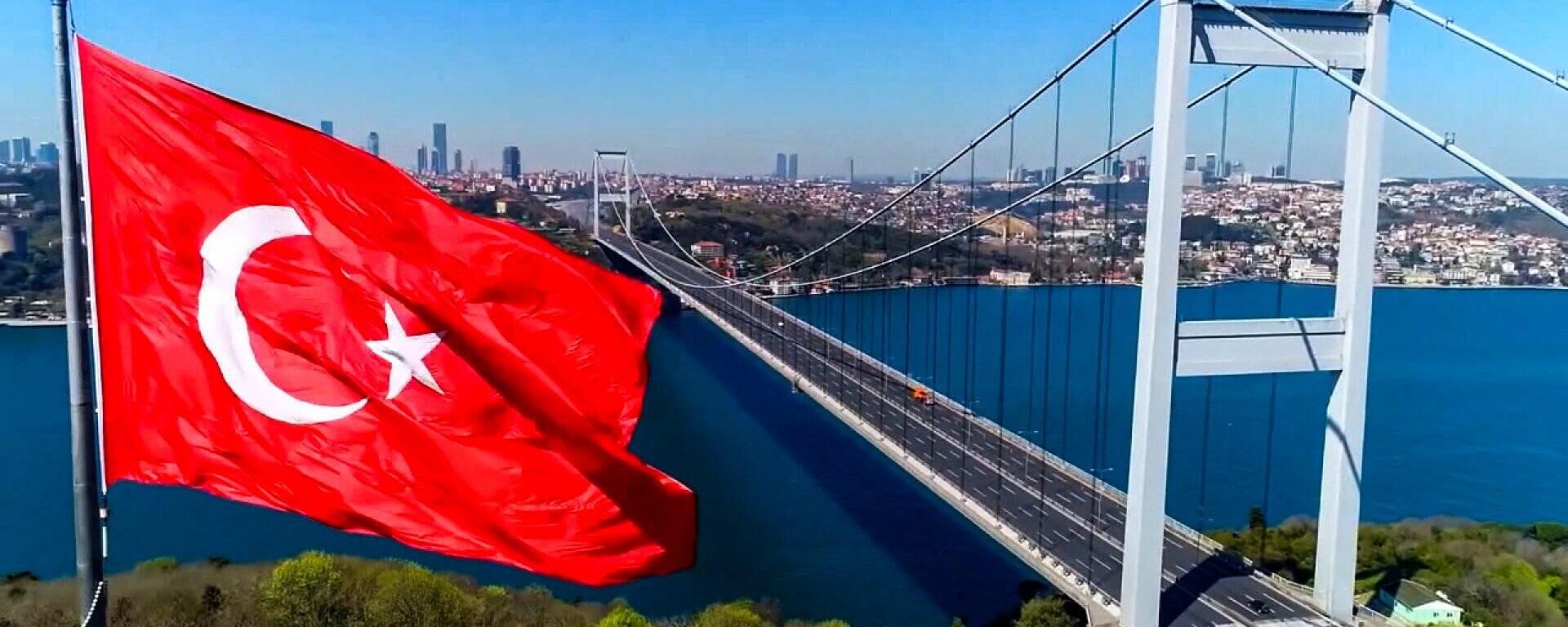 Karayolları Genel Müdürlüğü (KGM), İstanbul'da bulunan Fatih Sultan Mehmet Köprüsü'nde asfalt çalışması yapılacağını duyurdu. - Sputnik Türkiye, 1920, 15.08.2022