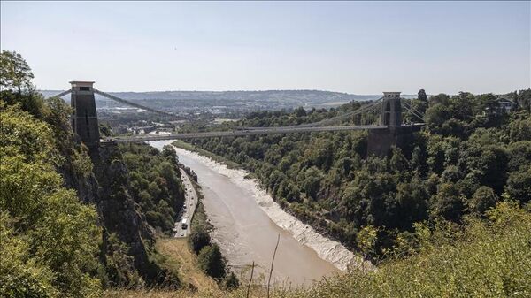 İngiltere’de Aşağı Avon, Bristol Avon isimleriyle de bilinen, ülkenin önemli su kaynaklarından yaklaşık 120 kilometrelik Avon Nehri'nin pek çok noktasında suyunun neredeyse tamamen kurumaya yüz tuttuğu görüldü. - Sputnik Türkiye