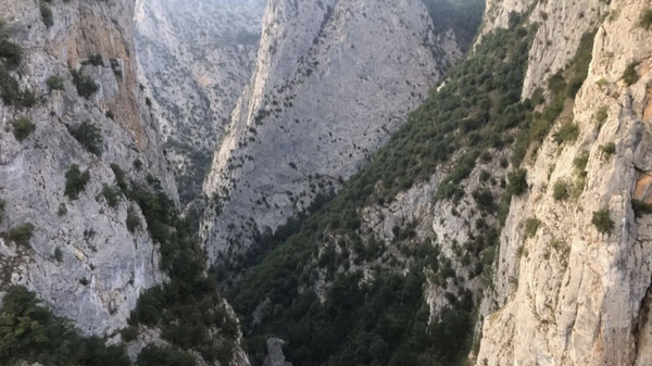 Kastamonu’nun Pınarbaşı ilçesinde 11 Ağustos Perşembe günü başlayan “Türkiye 5. Kanyon ve Doğa Sporları Festivali” etkinlikleri çerçevesinde dünyanın en derin kanyonları arasında gösterilen Valla Kanyonu’nu geçmek için giriş yapan 17 kişilik ekipten 11’i kanyondan çıkamadı.
 - Sputnik Türkiye