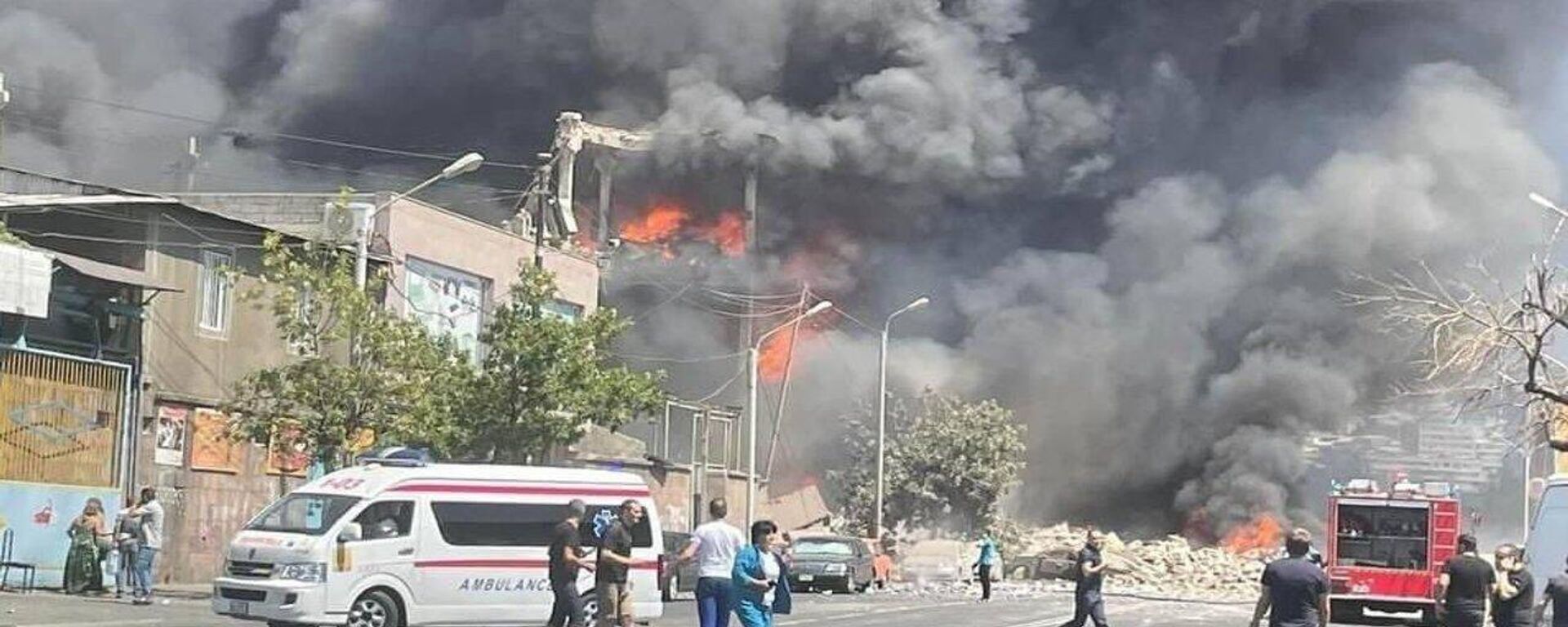 Ermenistan'ın başkenti Erivan’da pazar yerinde patlama meydana geldi. İlk belirlemelere göre 1 kişi hayatını kaybederken 20 kişi yaralandı.  - Sputnik Türkiye, 1920, 14.08.2022