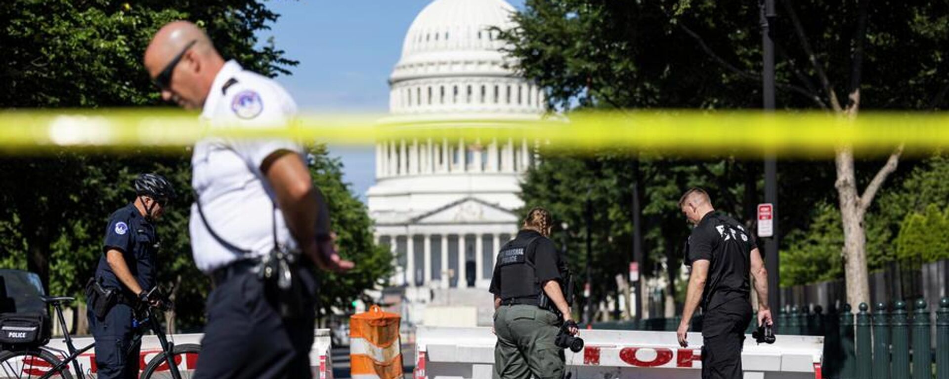 Washington'da arabasıyla Kongre binası bariyerine çarpan kişi intihar etti
 - Sputnik Türkiye, 1920, 05.05.2023