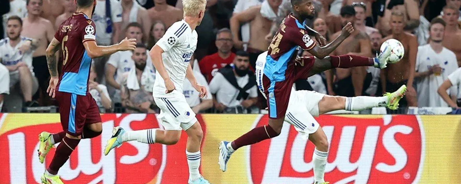 Şampiyonlar Ligi'nde gruplara kalma mücadelesi veren Trabzonspor, play-off turu ilk maçında Kopenhag deplasmanından 2-1 mağlup ayrıldı. Bordo-mavililer gruplara giden yolda tur şansını Trabzon'da oynanacak rövanşa bıraktı. - Sputnik Türkiye, 1920, 24.08.2022