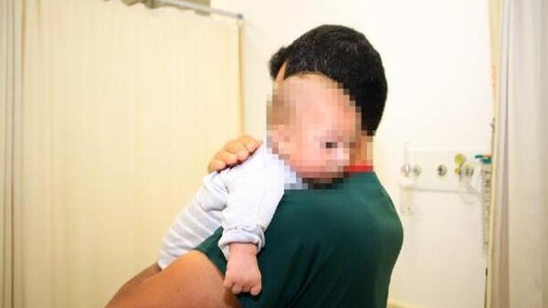 Afyon'da eşini bıçaklayıp kaçırdığı bebeğini Manisa'da hastaneye bırakıp kaçtı
 - Sputnik Türkiye