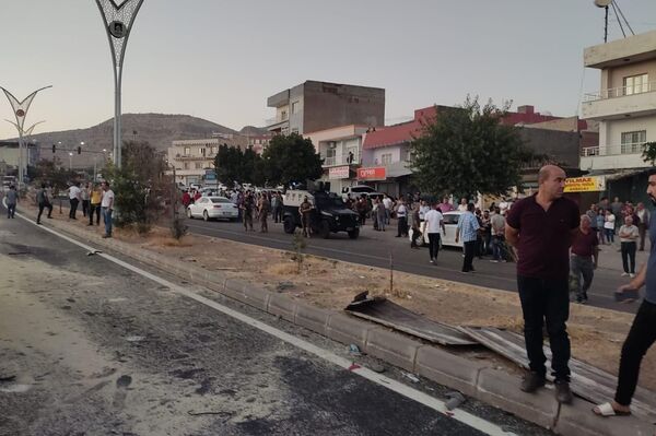 Mardin’in Derik ilçesinde freni patlayan TIR'ın araçlara ve insanlara çarpması sonucu meydana gelen kaza - Sputnik Türkiye