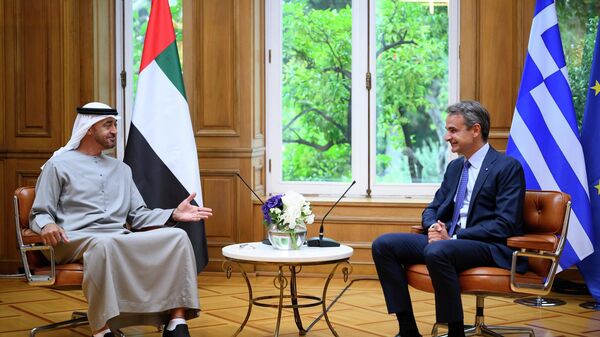 Yunanistan Başbakanı Kiryakos Miçotakis ile Birleşik Arap Emirlikleri (BAE) Devlet Başkanı Şeyh Muhammed bin Zayid Al Nahyan'ın enerji alanında ikili iş birliği potansiyelini masaya yatırdığı bildirildi. - Sputnik Türkiye