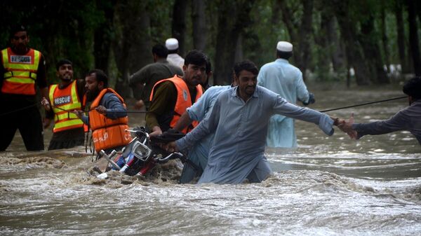 Pakistan'da muson yağmurları nedeniyle ulusal acil durum ilan edildi - Sputnik Türkiye