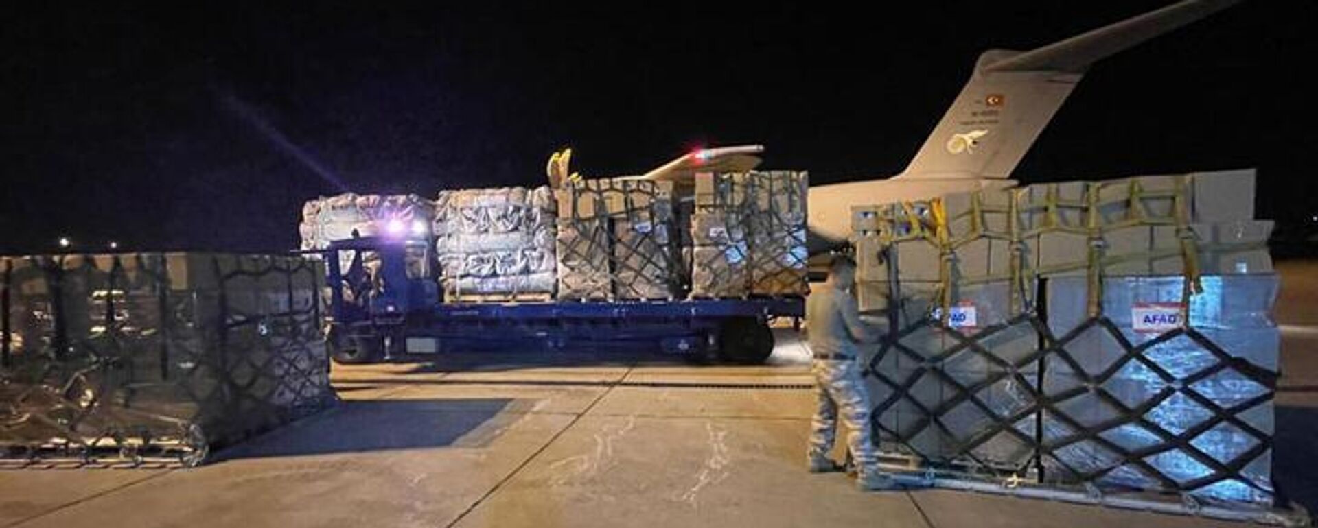 Türkiye'den sel felaketinin yaşandığı Pakistan'a insani yardım
 - Sputnik Türkiye, 1920, 30.08.2022