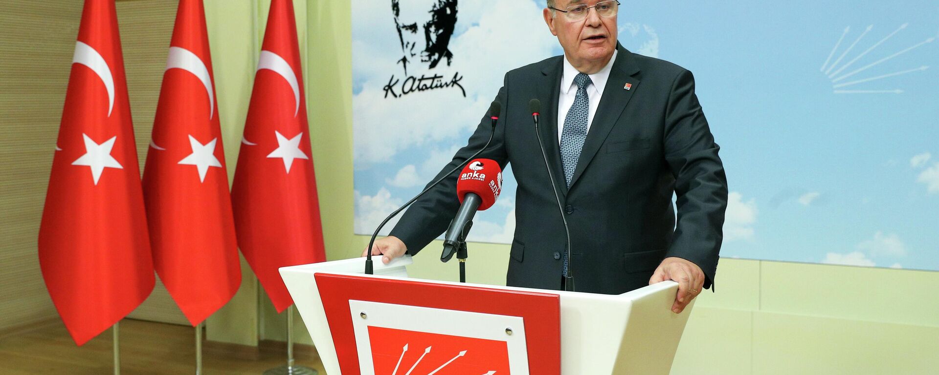 Cumhuriyet Halk Partisi Genel Başkan Yardımcısı ve Parti Sözcüsü Faik Öztrak, MYK gündemini kamuoyu ile paylaştı.
 - Sputnik Türkiye, 1920, 26.02.2023