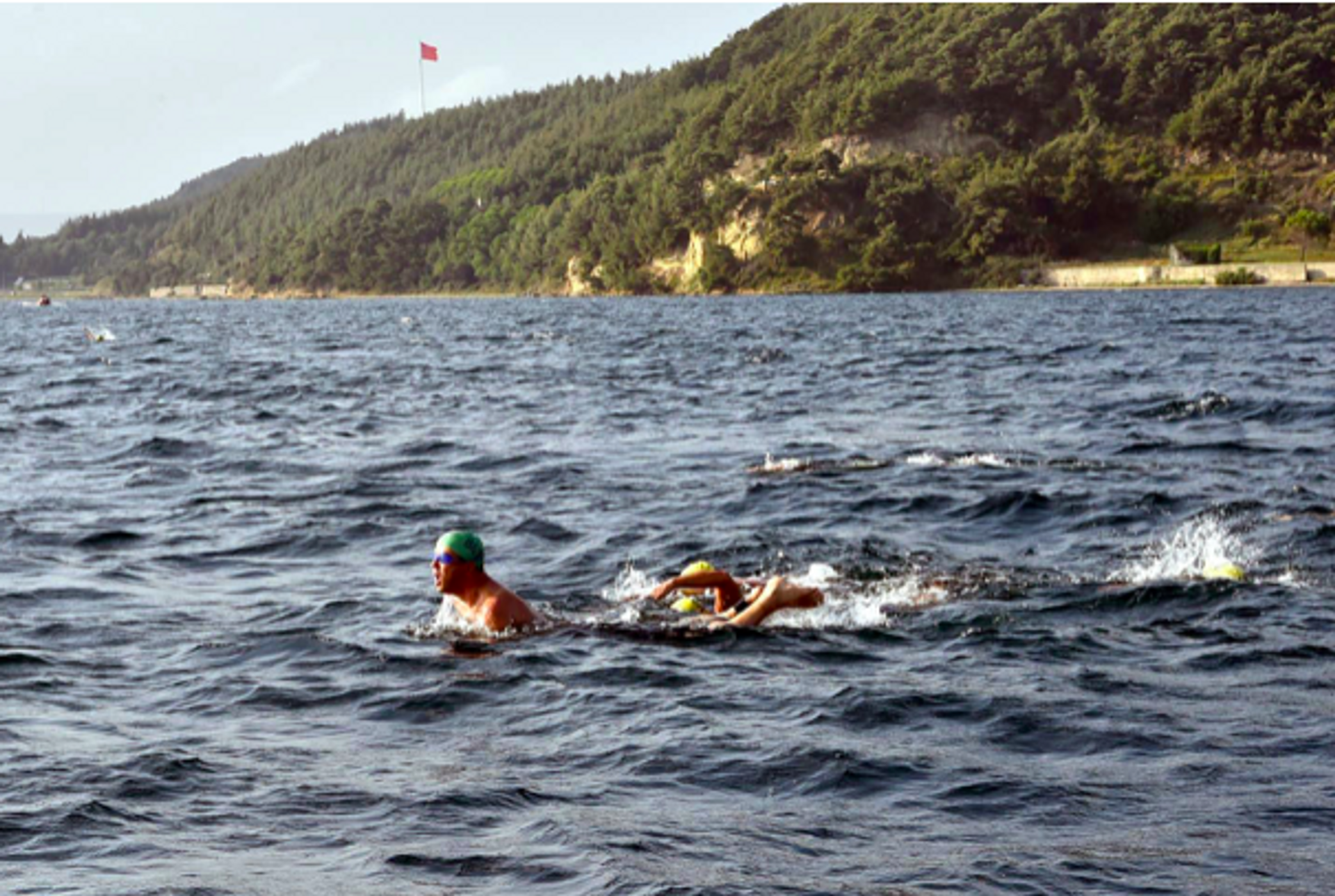 Türkiye'nin ilk engelli belediye başkanı Turan Hançerli, Çanakkale Boğazı'nı yüzerek geçti - Sputnik Türkiye, 1920, 30.08.2022