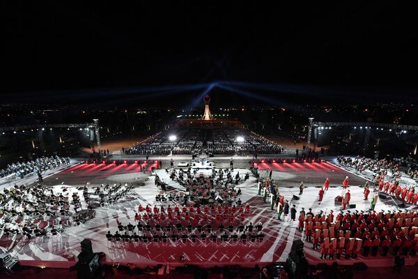 Cumhurbaşkanı Erdoğan, konserde MSB mehteran Birliği tarafından seslendirilen Ordu Marşı&#x27;na eşlik etti. - Sputnik Türkiye