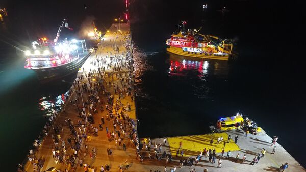 Av yasağı sona erdi, balıkçılar törenle açık denize uğurlandı
 - Sputnik Türkiye