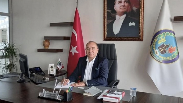 İzmir'de, Menemen Belediyesi Başkan Yardımcısı Mehmet Çakmak'ı darbettikleri öne sürülen 2 kişi gözaltına alındı. - Sputnik Türkiye