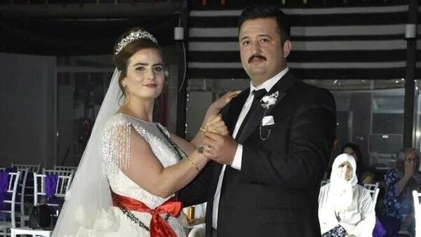 İki aylık eşini bıçaklayarak öldürdü - Sputnik Türkiye