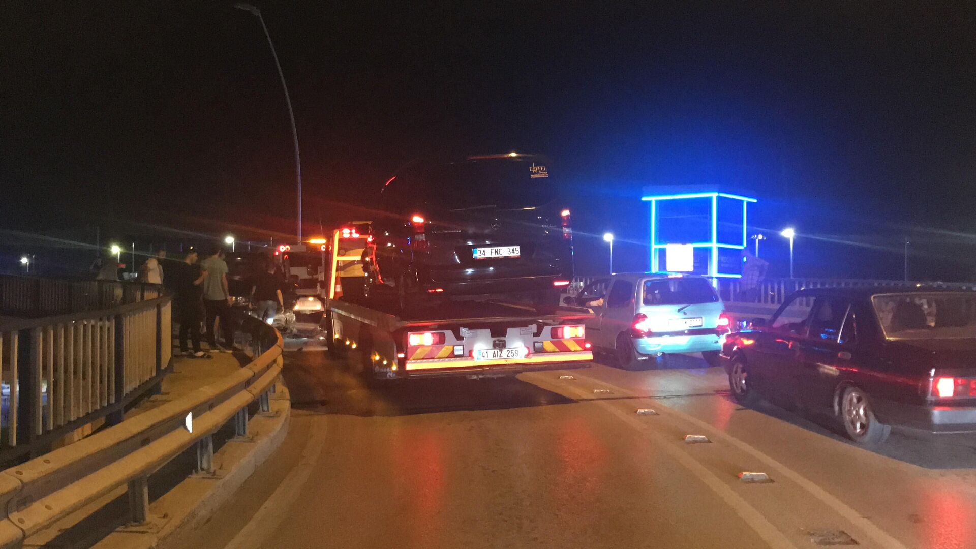 Turist taşıyan minibüs kazaya karıştı: 11 yaralı - 02.09.2022