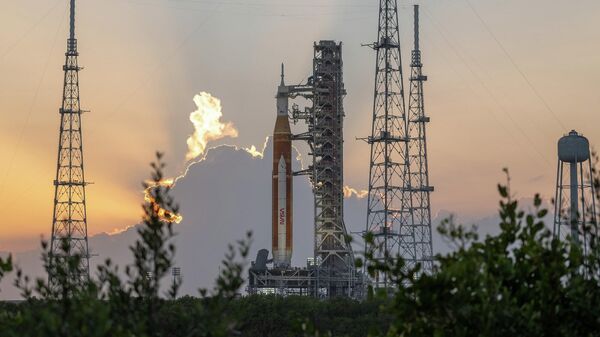 Artemis I adıyla bilinen uzay keşif görevi çerçevesinde, bugün fırlatılması planlanan rokette hidrojen sızıntısının giderilememesi sebebiyle fırlatmanın iptal edildiğini duyuruldu. - Sputnik Türkiye