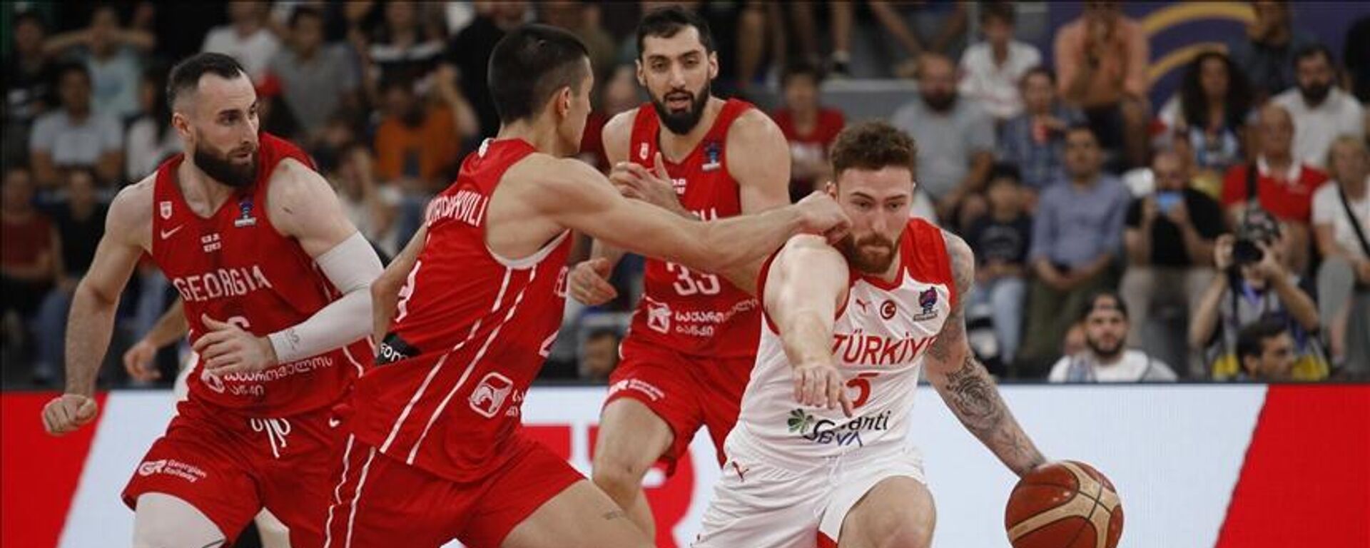 FIBA, A Milli Basketbol Takımı'nın, Gürcistan'a 88-83 yenildiği 2022 Avrupa Şampiyonası A Grubu 3. maçında kural hatası yapıldığına yönelik itirazını reddetti. - Sputnik Türkiye, 1920, 05.09.2022