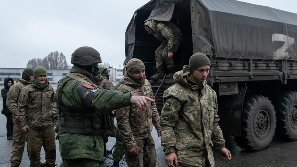 Rusya - Ukrayna - teslim olan Ukraynalı askerler - Sputnik Türkiye