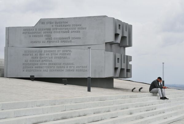 1943’te bu bölgede, Sovyetler Birliği&#x27;ne bağlı Kızıl Ordu ve Hitler ordusu arasında şiddetli çatışmalar yaşandı. Bu çatışmalar sonucu Donbass bölgesi, Nazi işgalinden kurtarılmıştı. - Sputnik Türkiye