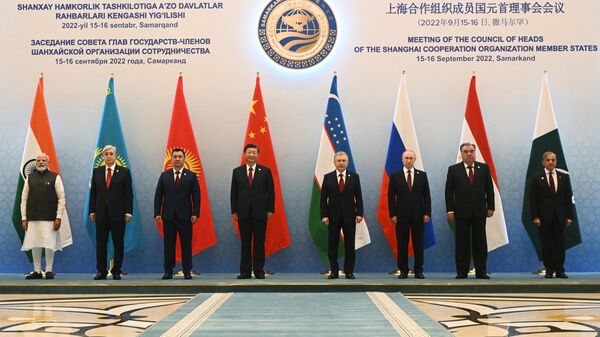 Şanghay İşbirliği Örgütü (ŞİÖ) Devlet Başkanları 22. Toplantısı, Özbekistan’ın tarihi Semerkant şehrinde başladı. - Sputnik Türkiye