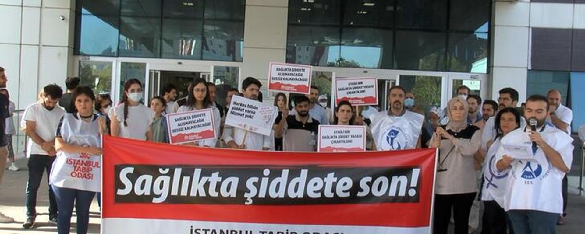 Sağlık çalışanlarından 'şiddet' protestosu
 - Sputnik Türkiye, 1920, 16.09.2022