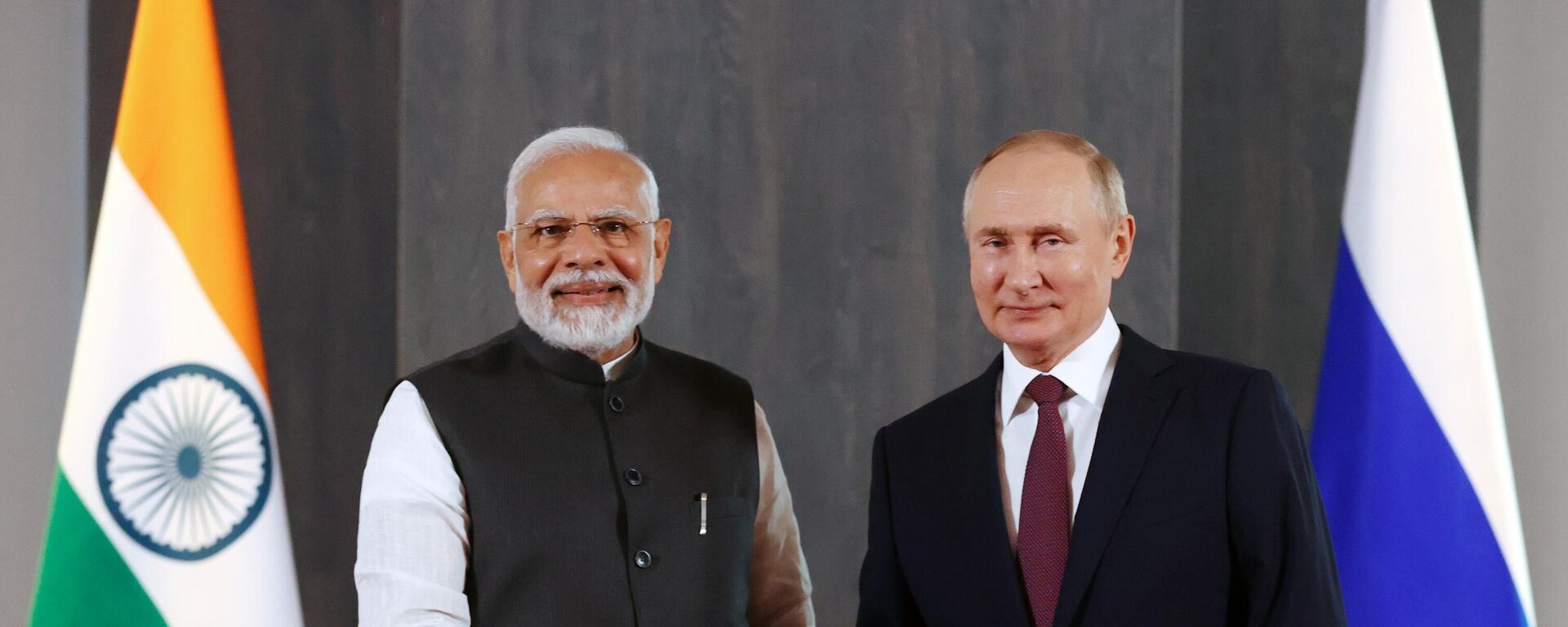 Rusya Devlet Başkanı Vladimir Putin, Semerkant’ta gerçekleşen Şanghay İşbirliği Örgütü (ŞİÖ) Devlet Başkanları 22. Toplantısı kapsamında Hindistan Başbakanı Narendra Modi ile bir araya geldi. - Sputnik Türkiye, 1920, 26.12.2023