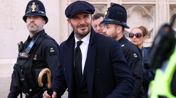 David Beckham, Kraliçe Elizabeth'in naaşını görmek için kuyruğa girdi  - Sputnik Türkiye