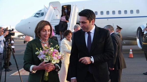 ABD Temsilciler Meclisi Başkanı Nancy Pelosi ve kongre üyelerinden oluşan bir heyet Ermenistan'daki temaslarına başladı. - Sputnik Türkiye