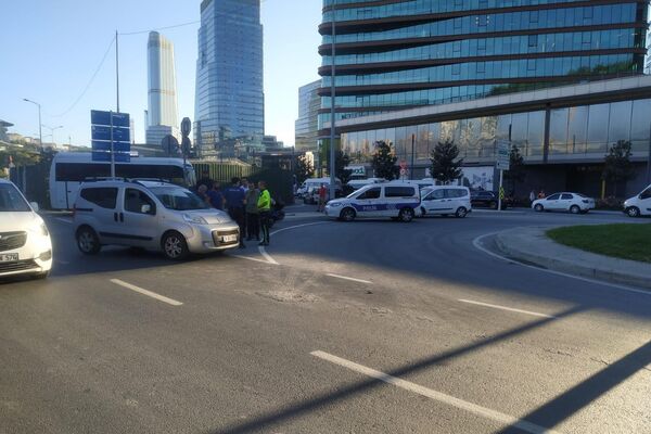 Televizyoncu Acun Ilıcalı, motosikletiyle kaza yaptı. Kazada Acun Ilıcalı ve kızı hafif şekilde yaralandı. - Sputnik Türkiye