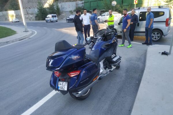 Televizyoncu Acun Ilıcalı, motosikletiyle kaza yaptı. Kazada Acun Ilıcalı ve kızı hafif şekilde yaralandı. - Sputnik Türkiye