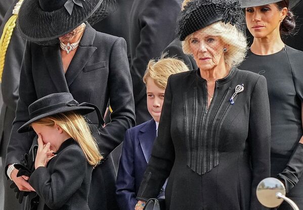 Kraliçe 2. Elizabeth'in resmi cenaze töreni - Sputnik Türkiye
