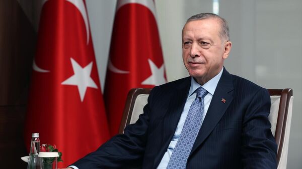 Birleşmiş Milletler (BM) 77. Genel Kurulu'na katılmak üzere New York'ta bulunan Cumhurbaşkanı Recep Tayyip Erdoğan, PBS televizyonuna mülakat verdi.
 - Sputnik Türkiye