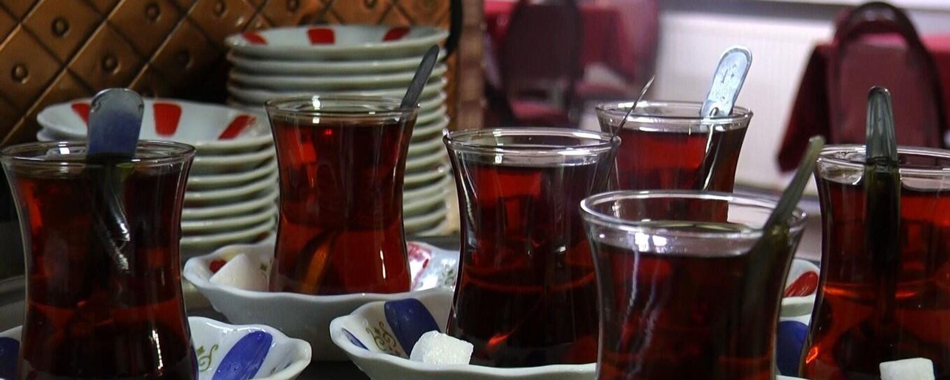 58 yıldır günde 20 bardak çay içiyor: 'Kaliteli çay insanı dinç tutuyor, ömrü uzatıyor' - Sputnik Türkiye, 1920, 04.12.2024