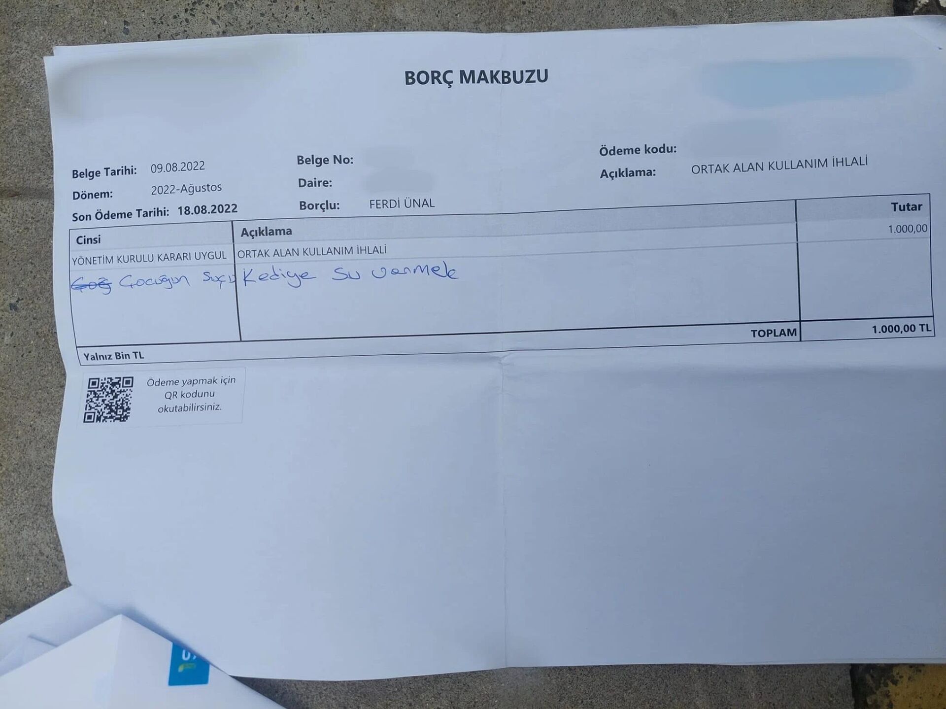 Evlerine gönderilen ceza makbuzlarının hukuksuz olduğunu belirten site sakinleri, para cezasını ödemeyeceklerini ifade etti. - Sputnik Türkiye, 1920, 23.09.2022