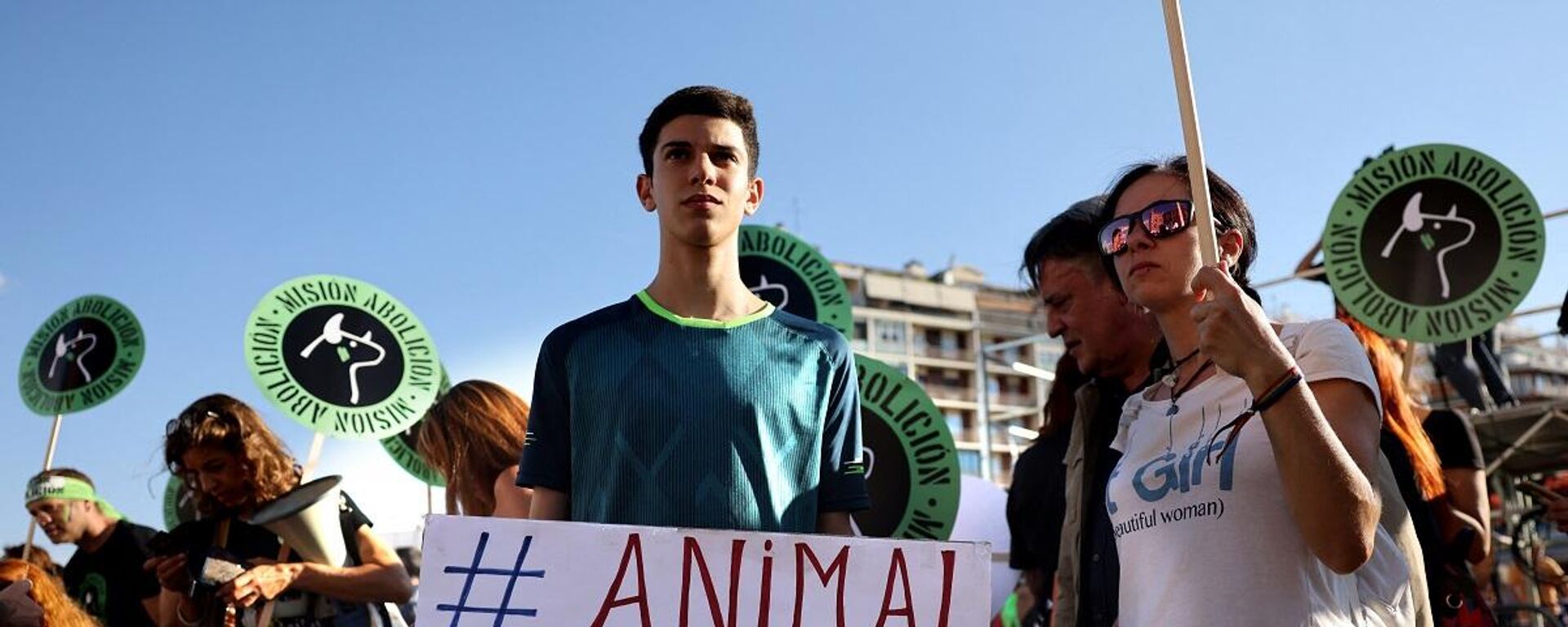 İspanya'daki 'Hayvanlara Kötü Muameleye Karşı Hayvanseverler Partisi' (PACMA), boğa güreşlerinin yasaklanması talebiyle başkent Madrid'deki Las Ventas arenası önünde gösteri yaptı. - Sputnik Türkiye, 1920, 25.09.2022