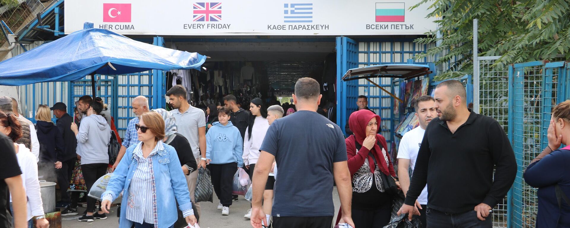 Bulgaristan’ın Bağımsızlık Günü kutlamaları çerçevesinde resmi tatili fırsat bilen Bulgar vatandaşlar, yaklaşan kış mevsimi öncesi ihtiyaçlarını karşılamak için Edirne’ye akın etti. - Sputnik Türkiye, 1920, 25.09.2022