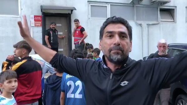 TFF 2. Lig ekiplerinden Pazarspor Teknik Direktörü Mustafa Kalafatoğlu, Para pul yok. Burası da destek vermiyor. Pazar halkı da destek vermiyor. Tamam o zaman benden de bu kadar dedi. - Sputnik Türkiye